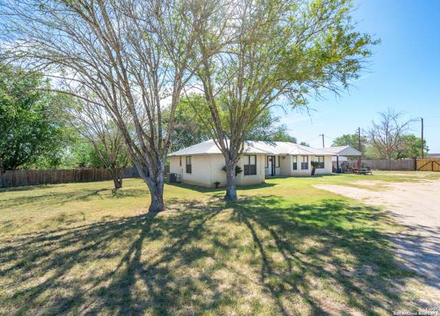 Property at 8013 County Road 128, Floresville, TX 78114, 4 beds, 2 baths