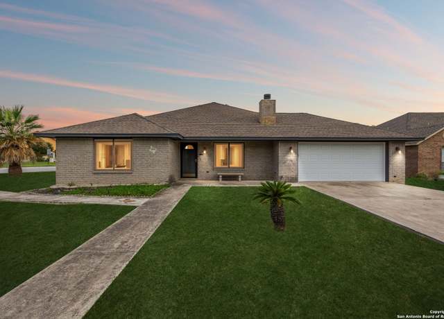 Property at 1062 Rolling Path, New Braunfels, TX 78130, 3 beds, 2 baths