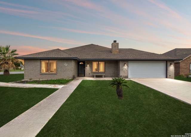 Property at 1062 Rolling Path, New Braunfels, TX 78130, 3 beds, 2 baths