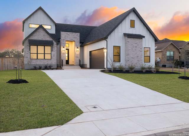 Property at 632 Oak Crk, Seguin, TX 78155, 3 beds, 4 baths