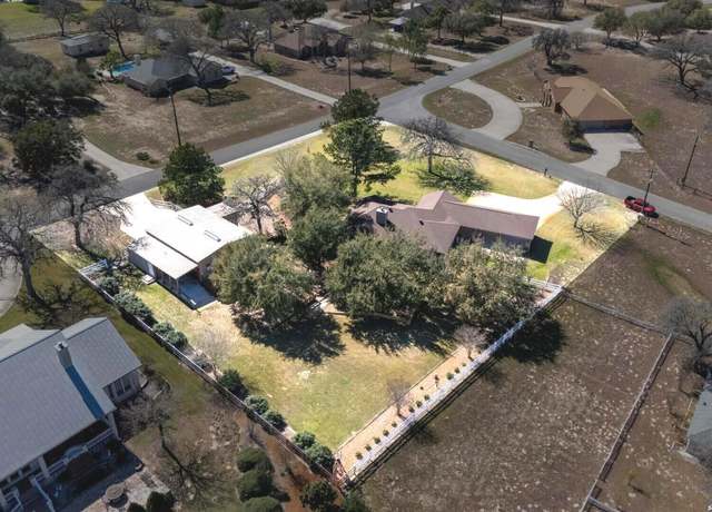 Property at 1300 Windmill Dr, La Vernia, TX 78121, 3 beds, 2 baths