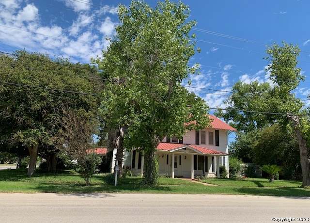 Property at 605 E San Marcos, Pearsall, TX 78061, 5 beds, 3 baths