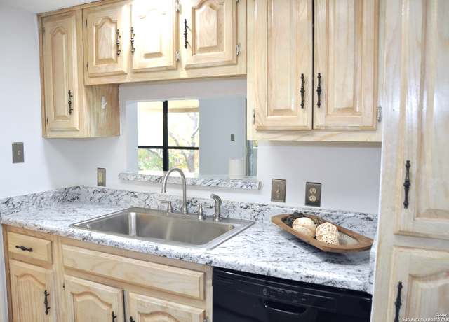 Property at 11843 Braesview #1012, San Antonio, TX 78213-4811, 1 bed, 1 bath