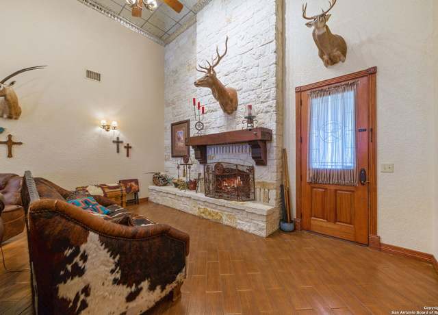 Property at 2355 Crane, Pleasanton, TX 78064, 3 beds, 2 baths