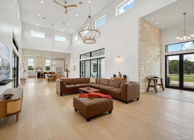Property at 925 Clearwater Cyn, Bandera, TX 78003, 4 beds, 3.5 baths