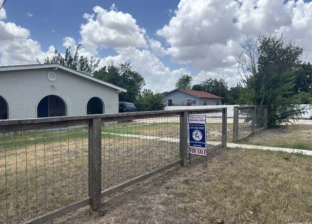 Property at 378 E Petaluma, San Antonio, TX 78221-3351, 9 beds, 5 baths