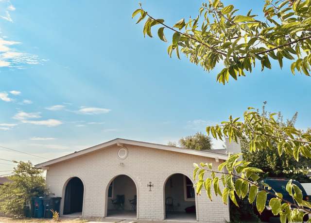 Property at 378 E Petaluma, San Antonio, TX 78221-3351, 9 beds, 5 baths