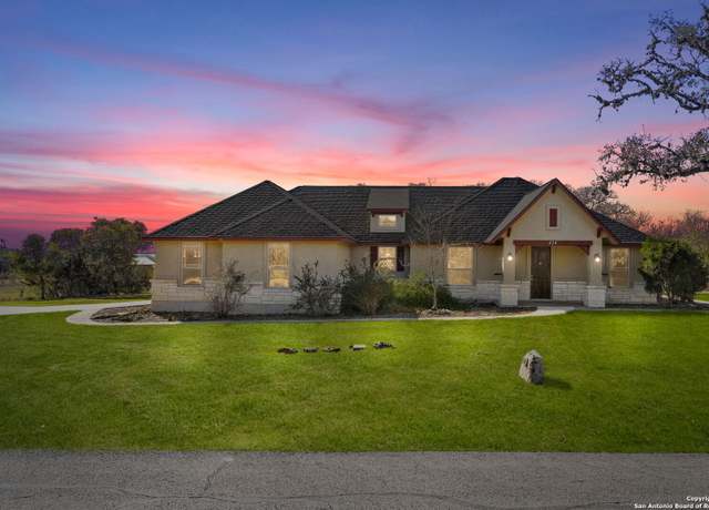 Property at 414 Rio Cir, Pipe Creek, TX 78063, 3 beds, 2.5 baths