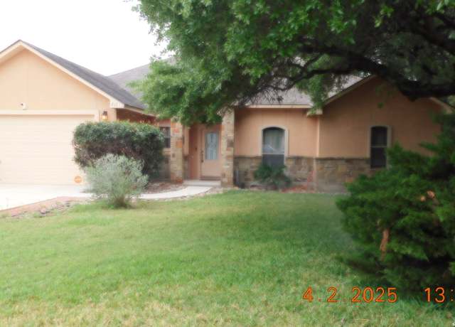 Property at 213 Yorktown, Pleasanton, TX 78064, 4 beds, 2 baths