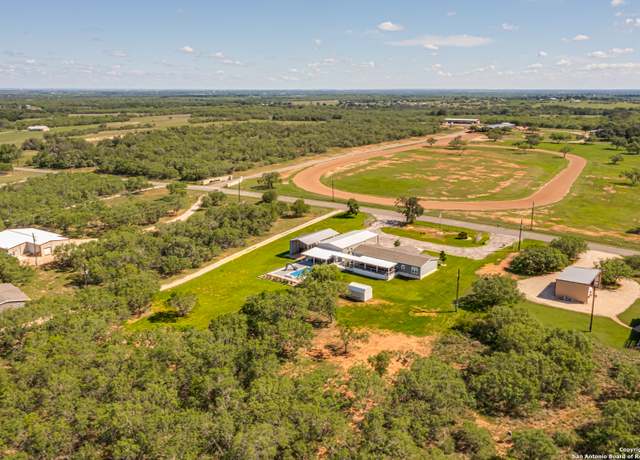 Property at 6990 Elm Crk, Seguin, TX 78155, 3 beds, 2.5 baths