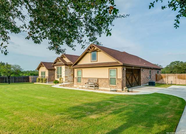 Property at 688 Double Gate Rd, Castroville, TX 78009, 3 beds, 2.5 baths
