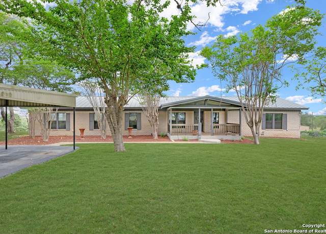 Property at 609 County Road 301, Floresville, TX 78114, 5 beds, 3 baths