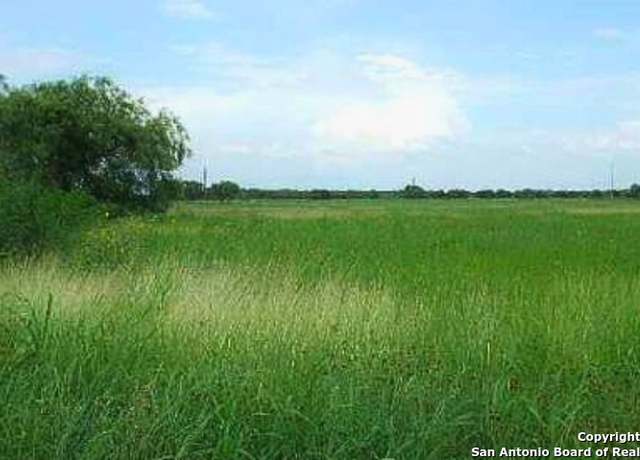 Property at 596 Mauermann Rd, San Antonio, TX 78224-3101, 3 beds, 1 bath