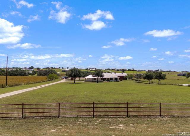 Property at 119 Scenic Hls, La Vernia, TX 78121, 4 beds, 2.5 baths