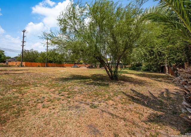 Property at 205 W Aviation Blvd, Universal City, TX 78148