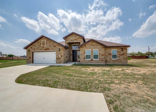 Property at 100 W Short Mdw, Lytle, TX 78052, 3 beds, 3 baths