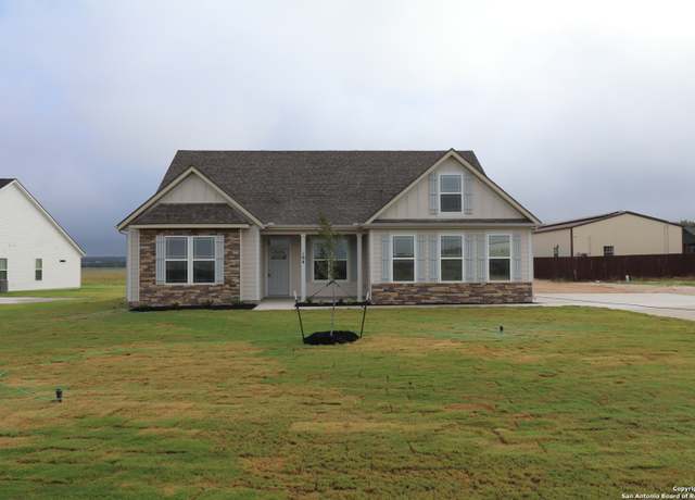 Property at 104 Turnberry Dr, La Vernia, TX 78121, 3 beds, 2.5 baths