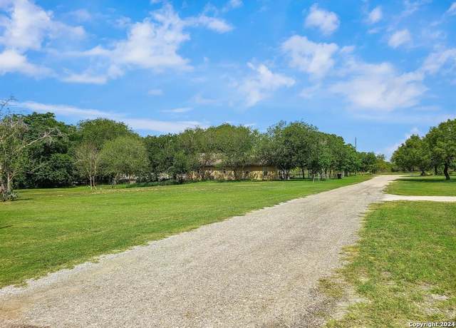 Property at 2218 Terrell Ave, Jourdanton, TX 78026
