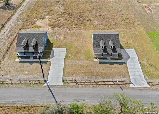 Property at 577 County Road 422, Stockdale, TX 78160, 6 beds, 4 baths