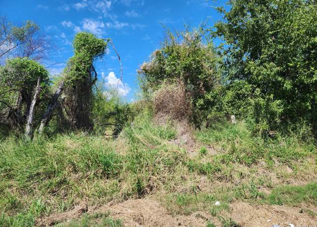 Property at 1051 S Roosevelt St, Pearsall, TX 78061