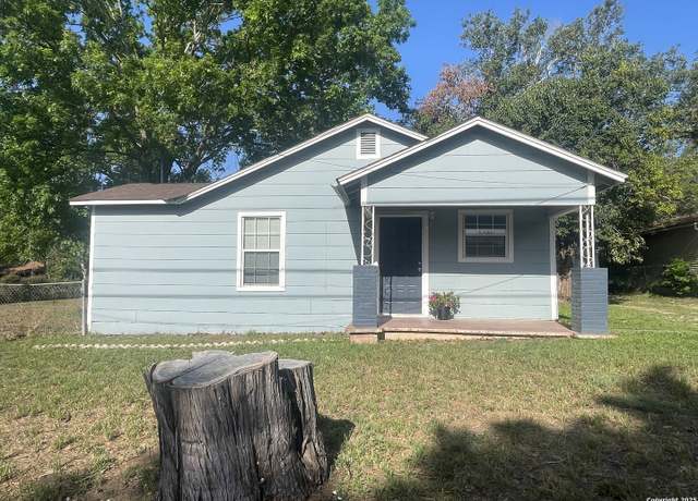 Property at 764 Boenig, Seguin, TX 78155, 2 beds, 1 bath