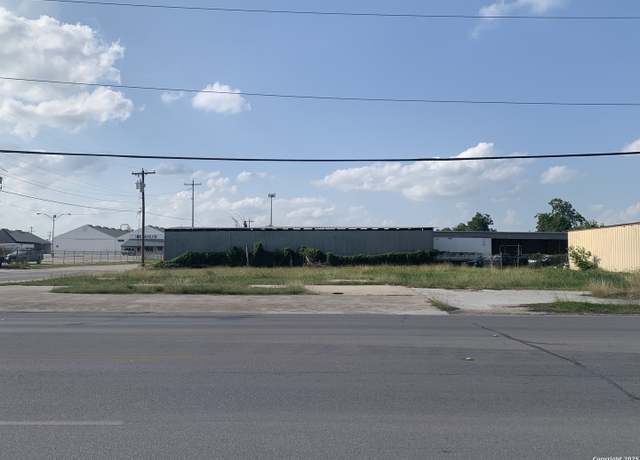 Property at 124 W Kingsbury, Seguin, TX 78155