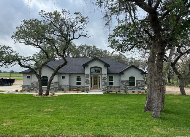 Property at 692 County Road 320, Floresville, TX 78114, 3 beds, 2 baths