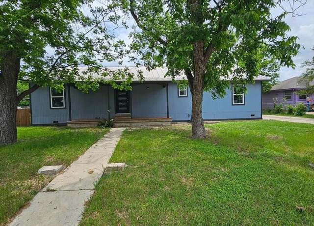 Property at 1126 W Lullwood Ave, San Antonio, TX 78201, 4 beds, 2 baths