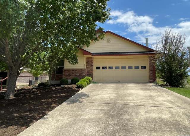 Property at 458 Vicksburg, Kerrville, TX 78028, 2 beds, 2.5 baths