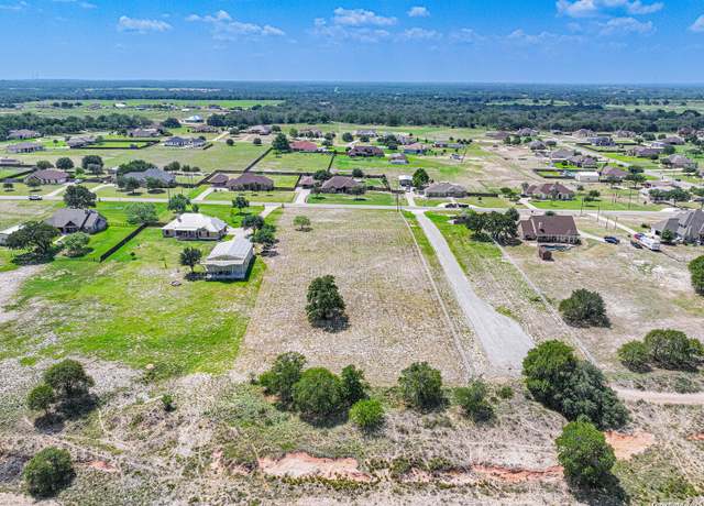 Property at 213 Abrego Lake Dr, Floresville, TX 78114