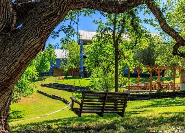 Property at 210 W Park St, Fredericksburg, TX 78624, 4 beds, 4 baths