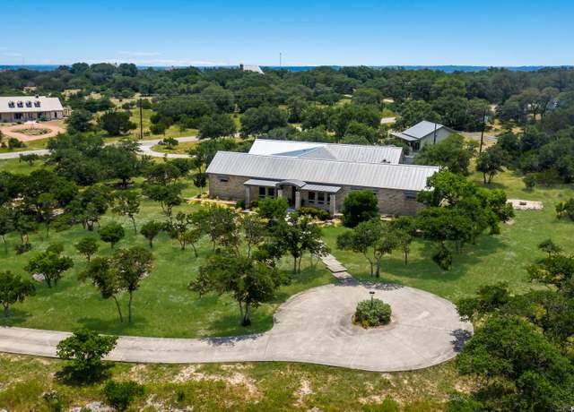 Property at 144 Mallard Dr, Boerne, TX 78006, 4 beds, 3.5 baths