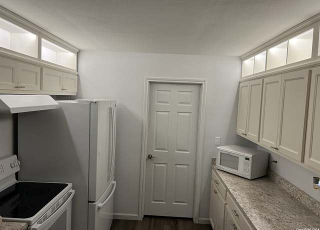 Property at 301 S Price St, Rocksprings, TX 78880, 3 beds, 2 baths