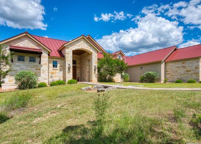 Property at 103 Falcon Crst, Boerne, TX 78006, 3 beds, 3.5 baths