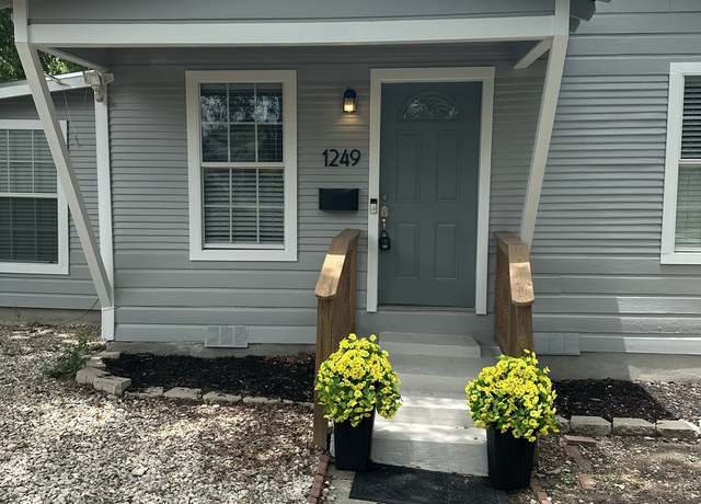 Property at 1249 W Hermosa Dr, San Antonio, TX 78201-3637, 3 beds, 2 baths