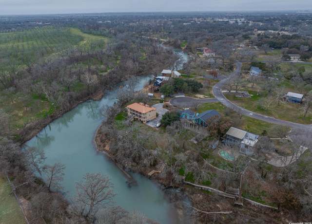 Property at 54 S Hampton Dr, Seguin, TX 78155, 3 beds, 2.5 baths