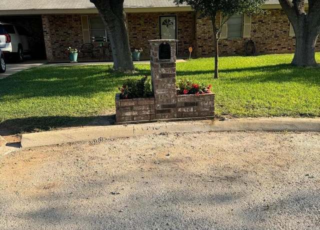 Property at 2102 Wildcat, Carrizo Springs, TX 78834, 3 beds, 2 baths