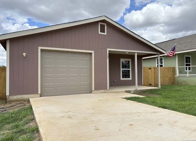 Property at 706 E 5th, Nixon, TX 78140, 3 beds, 2 baths