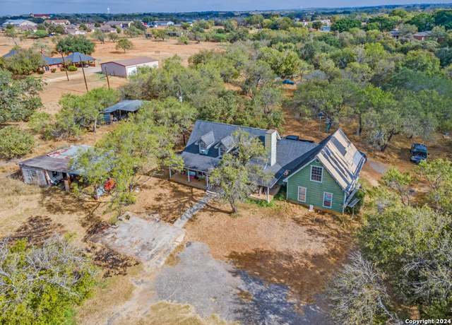 Property at 2018 3rd, Floresville, TX 78114, 4 beds, 4.5 baths