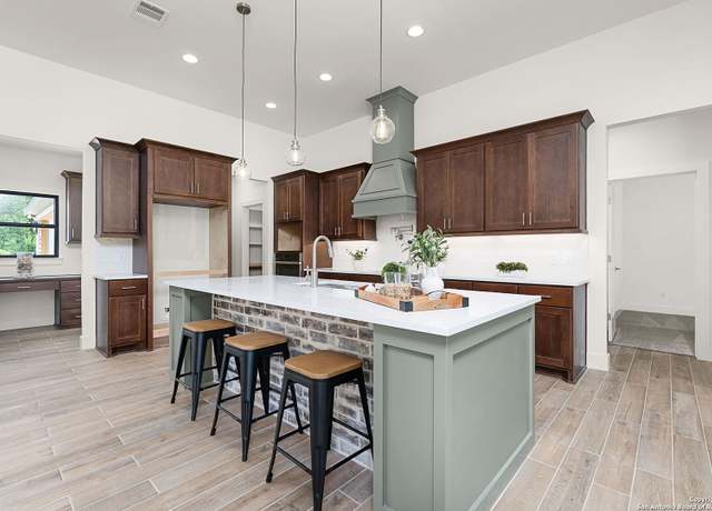 Property at 249 Sandpiper Ln, Mcqueeney, TX 78123, 3 beds, 2.5 baths