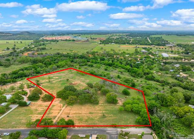 Property at 1114 Meadowlark Dr, Fredericksburg, TX 78624