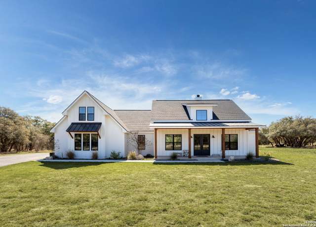 Property at 2152 Palomino Spgs, Bandera, TX 78003, 5 beds, 3.5 baths