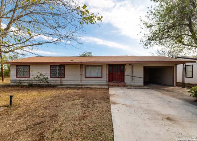 Property at 908 Broadway, Jourdanton, TX 78026, 3 beds, 2 baths