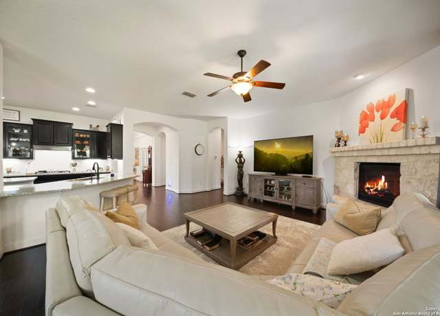 Property at 26113 Rockwall Pkwy, New Braunfels, TX 78132, 3 beds, 3 baths