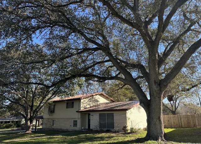 Property at 701 Fannin, Kenedy, TX 78119, 4 beds, 2 baths