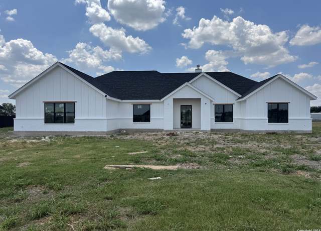 Property at 222 Double Creek Loop, Seguin, TX 78155, 4 beds, 3.5 baths