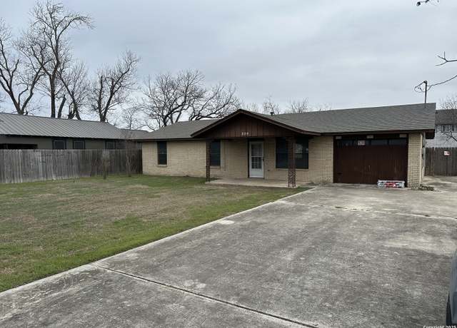 Property at 250 Meeker Rd, Kerrville, TX 78028, 3 beds, 2 baths
