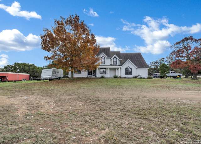 Property at 616 Green Oak Dr, Pipe Creek, TX 78063, 4 beds, 3 baths