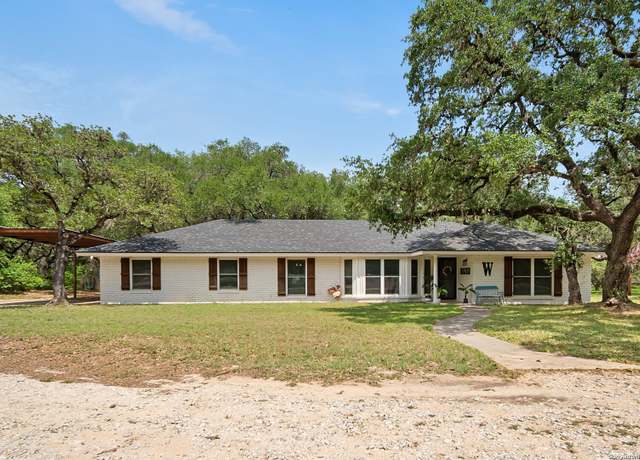 Property at 23 Sunrise, Pleasanton, TX 78064, 4 beds, 3 baths
