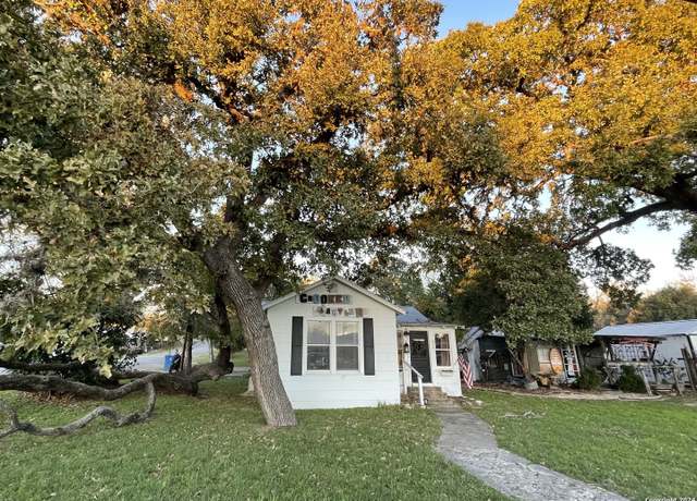 Property at 814 12th St, Bandera, TX 78003, 3 beds, 2 baths